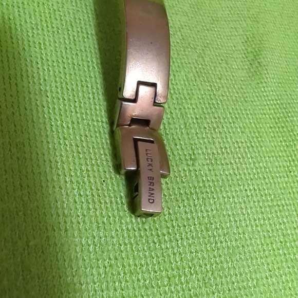 LUCKY BRAND Women's Gold Flower Horseshoe Shape Watch With Book & Black Box - Picture 5 of 16